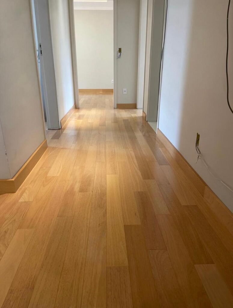 Piso em madeira Tauari