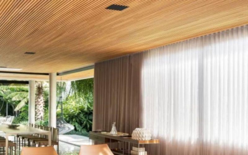 Painel Ripado em Madeira Tauari